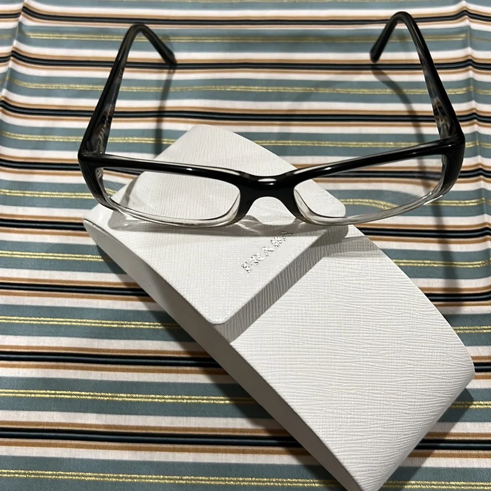 Prada - Picture 3 of 11